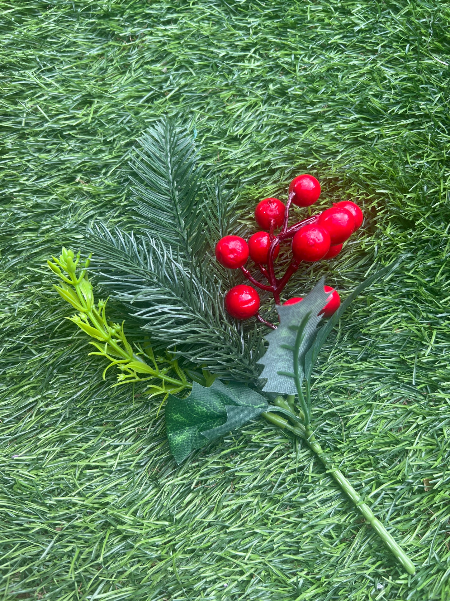 PK12 RUBBER SPRUCE FOLIAGE BERRY HOLLY PICKE