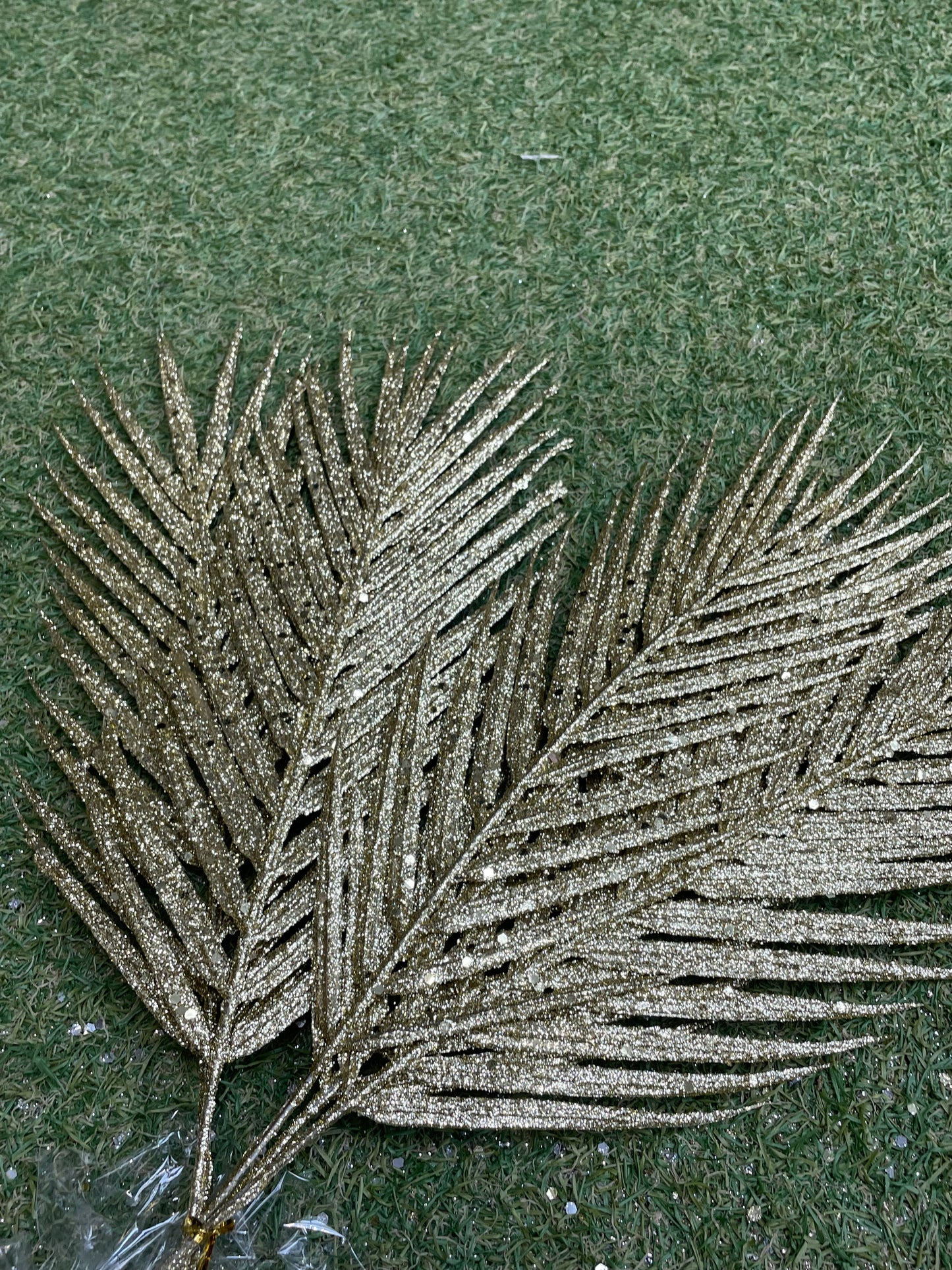 42cm GOLD GLITTER FERN STEM PK6