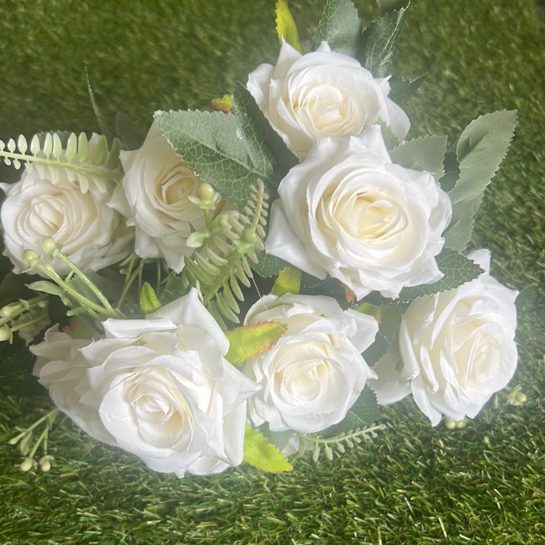 41cm 12 HEAD IVORY ROSE BUNCH WITH GYP