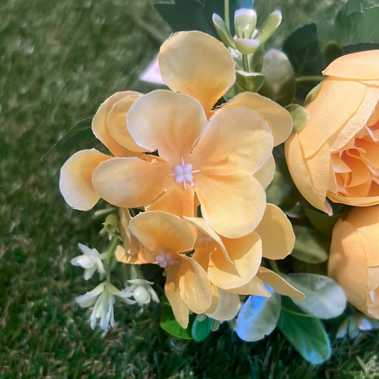 MINI RANUNCULUS HYDRANGEA BUNCH YELLOW