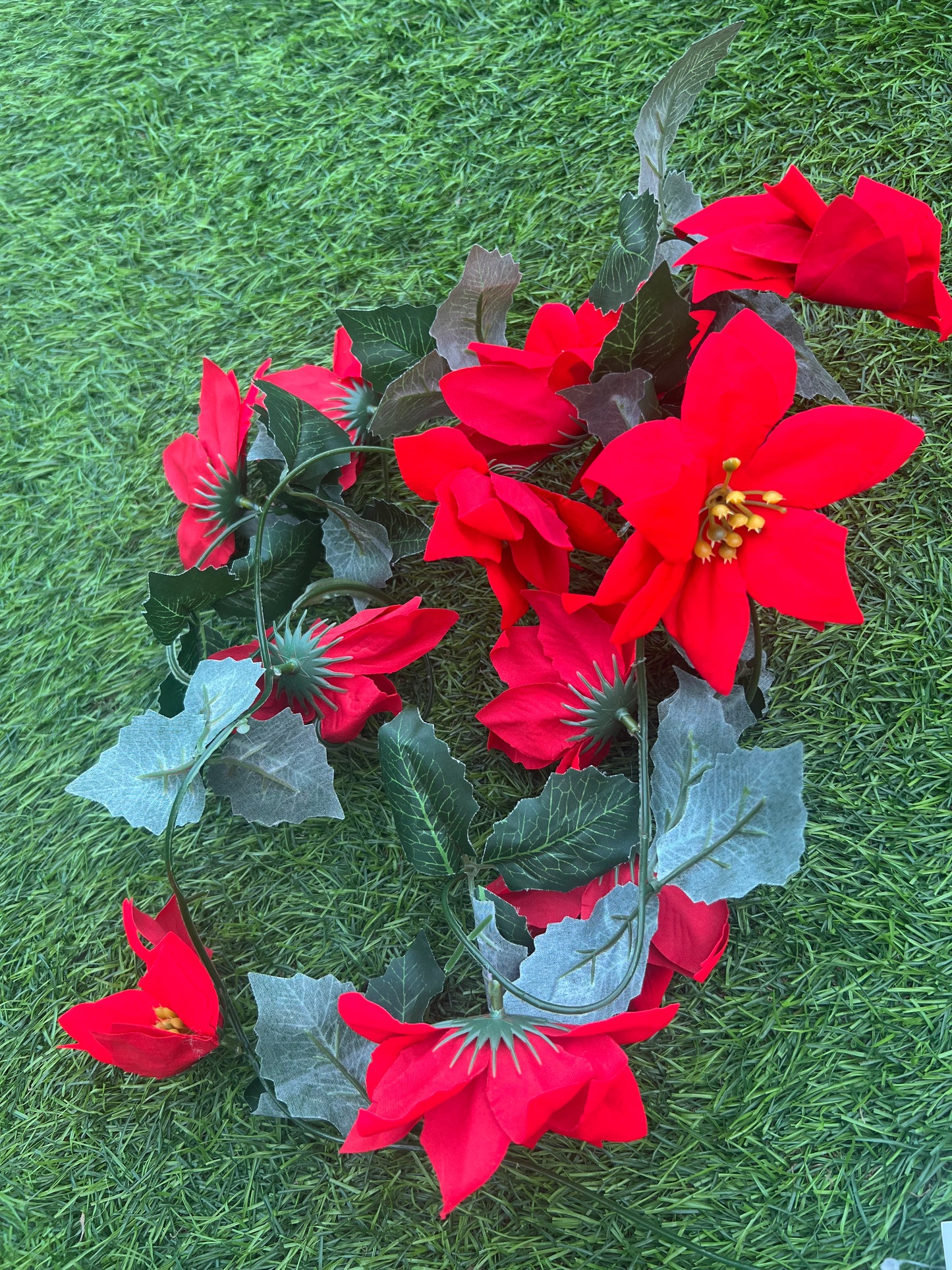 1.7METRE POINSETTIA GARLAND