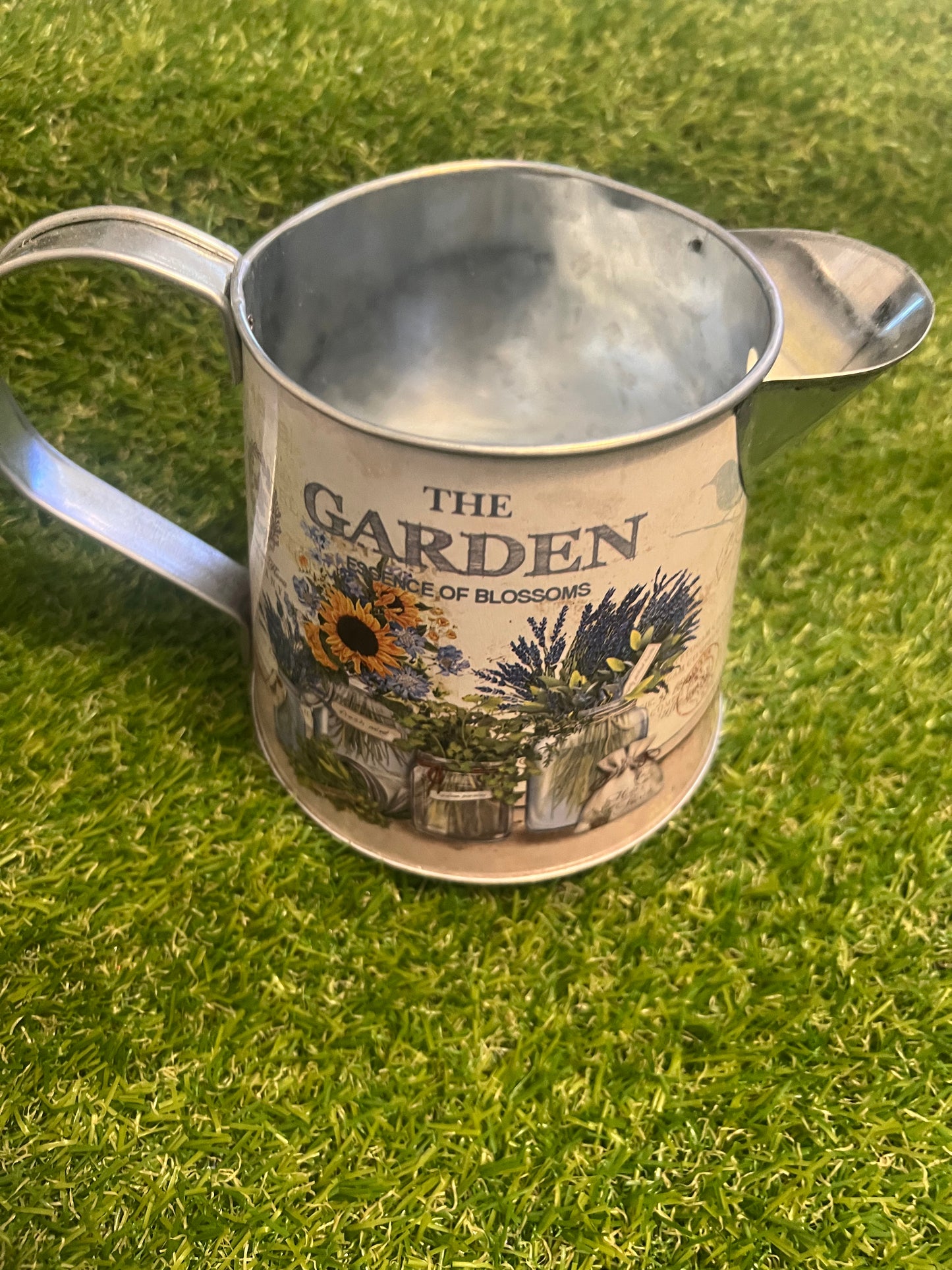 DESIGN METAL JUG GARDEN