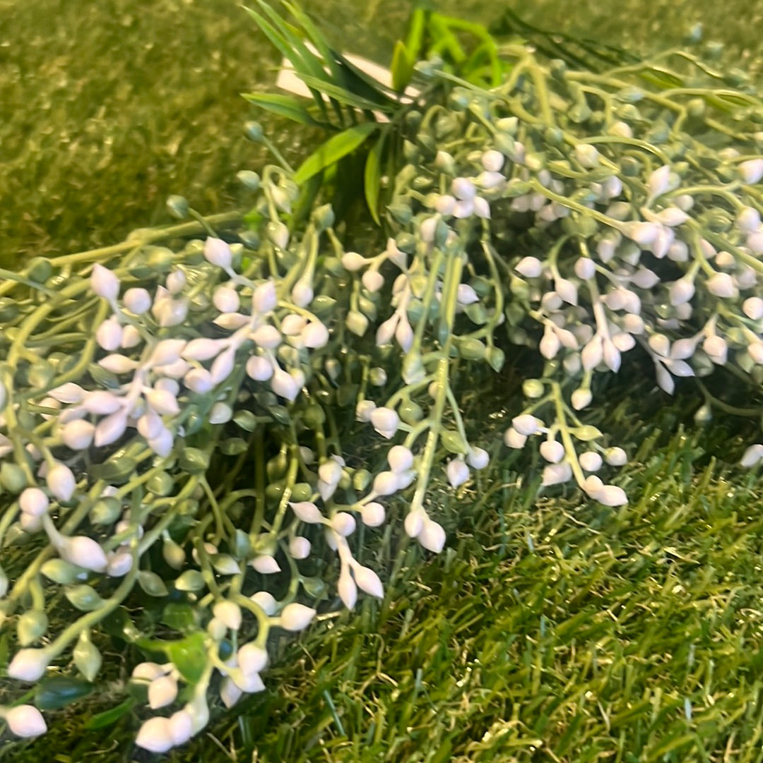 IVORY MINI BERRY FOLIAGE BUNCH