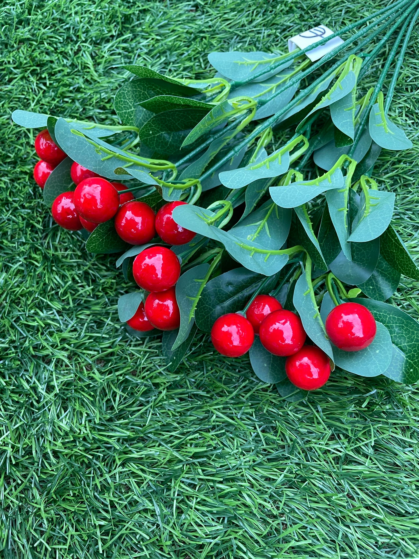 37cm TRIPLE RED BALL BUNCH 7 STEM