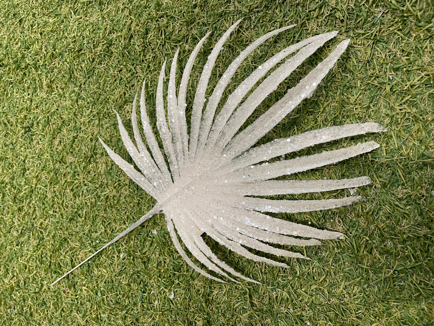 29cm WHITE GLITTER PALM PICK