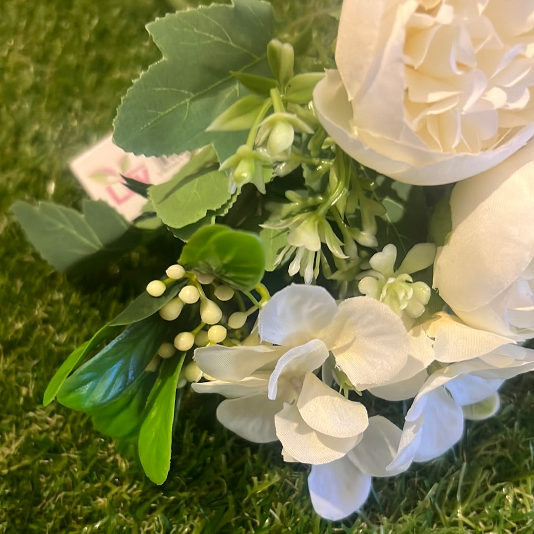 MINI RANUNCULUS HYDRANGEA BUNCH IVORY