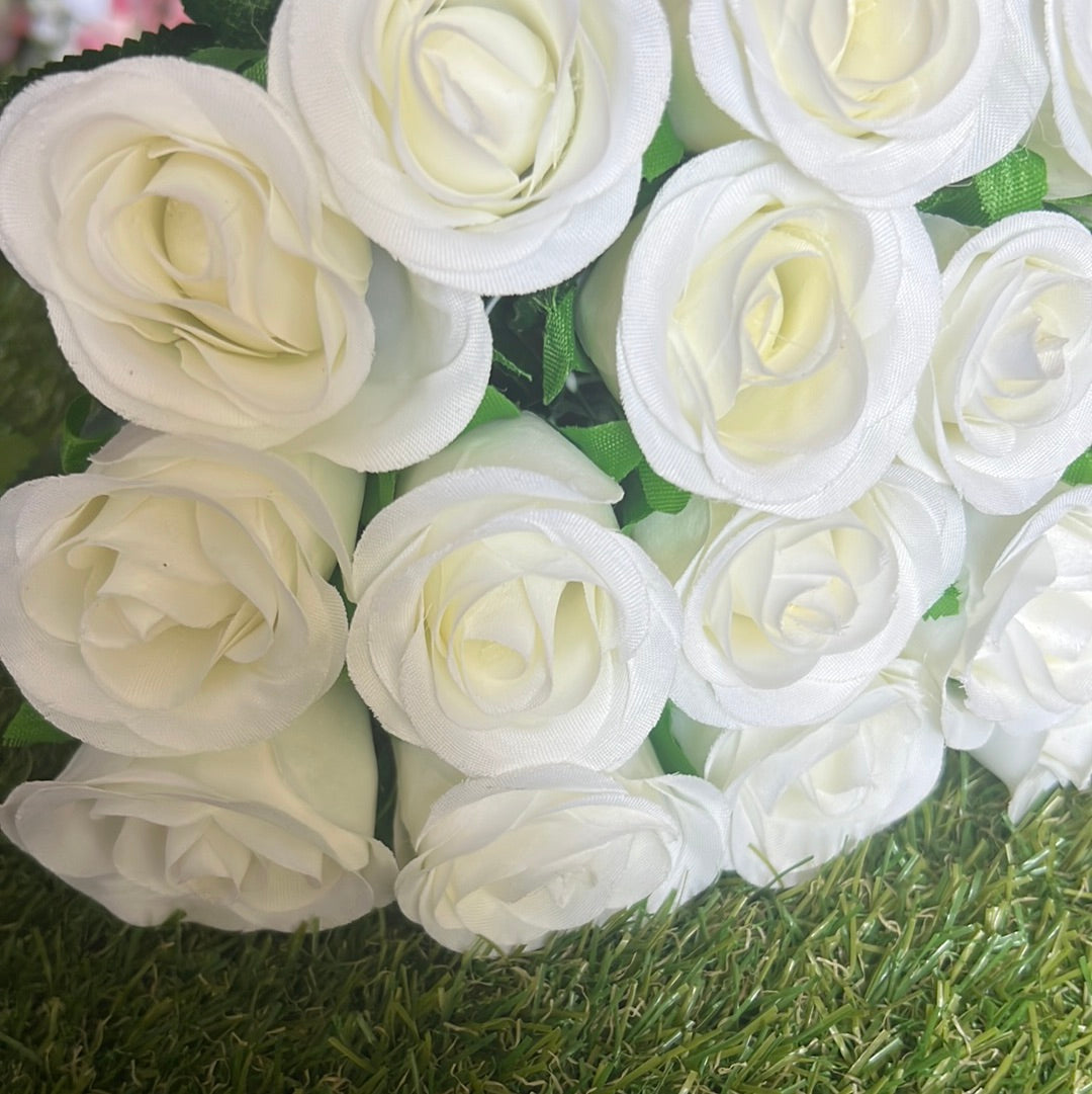 41cm 24 HEAD ROSEBUD BUNCH IVORY