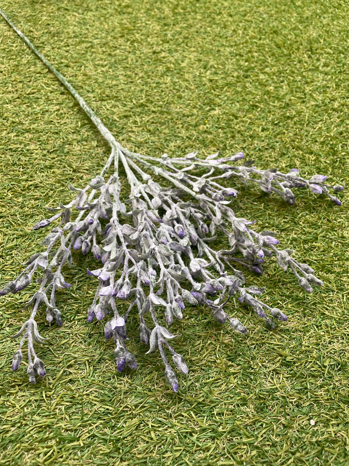 PLASTIC LONG STEM JASMIN SPRAY PURPLE