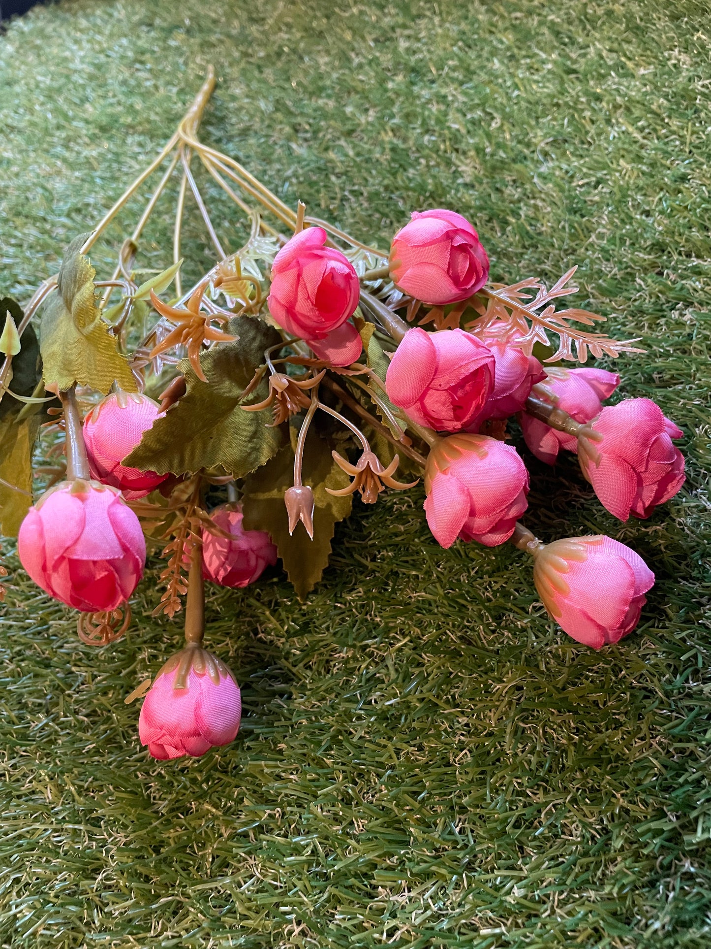 VINTAGE BUD RANUNCULUS BABY PINK