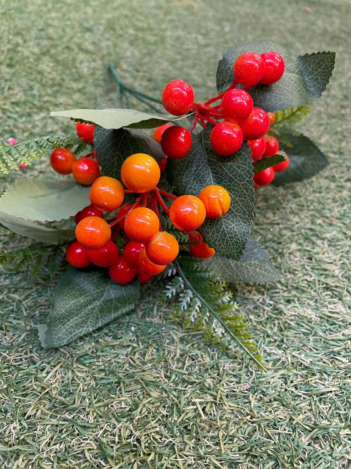 BUDGET CHRISTMAS BERRY BUNCH ORANGE