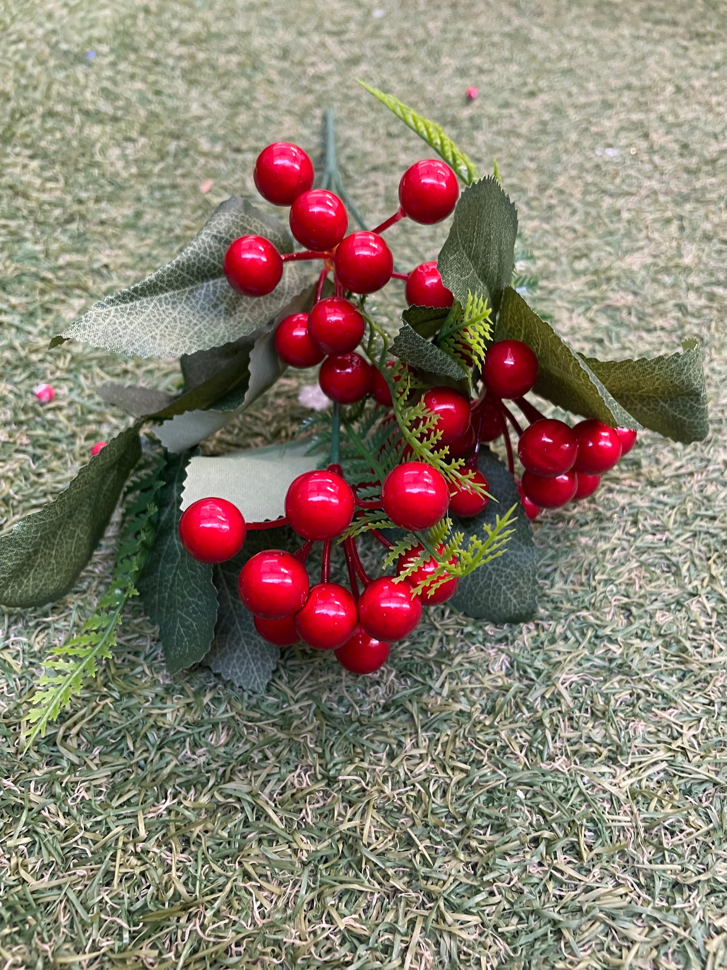 BUDGET CHRISTMAS BERRY BUNCH RED