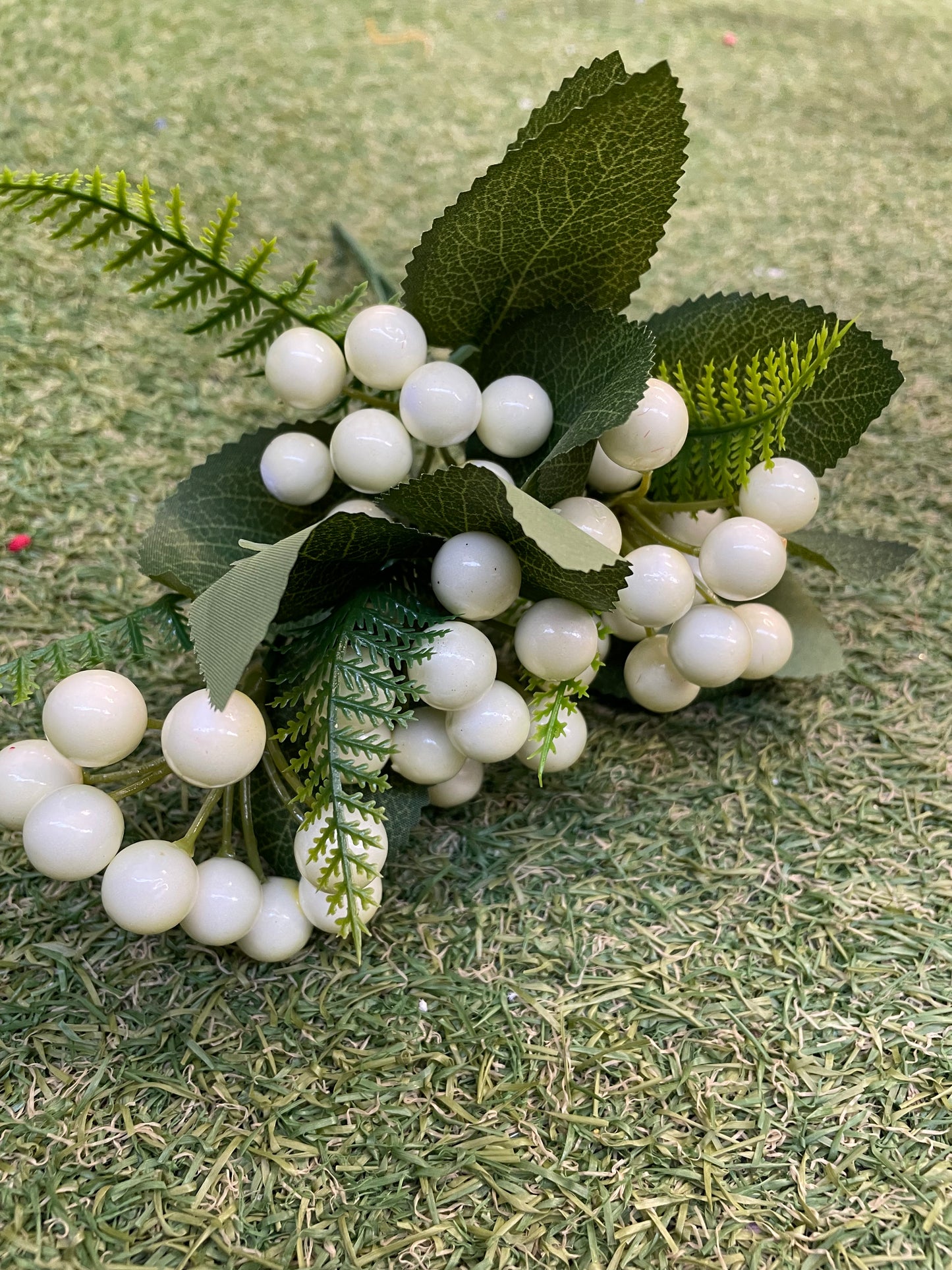 BUDGET CHRISTMAS BERRY BUNCH IVORY