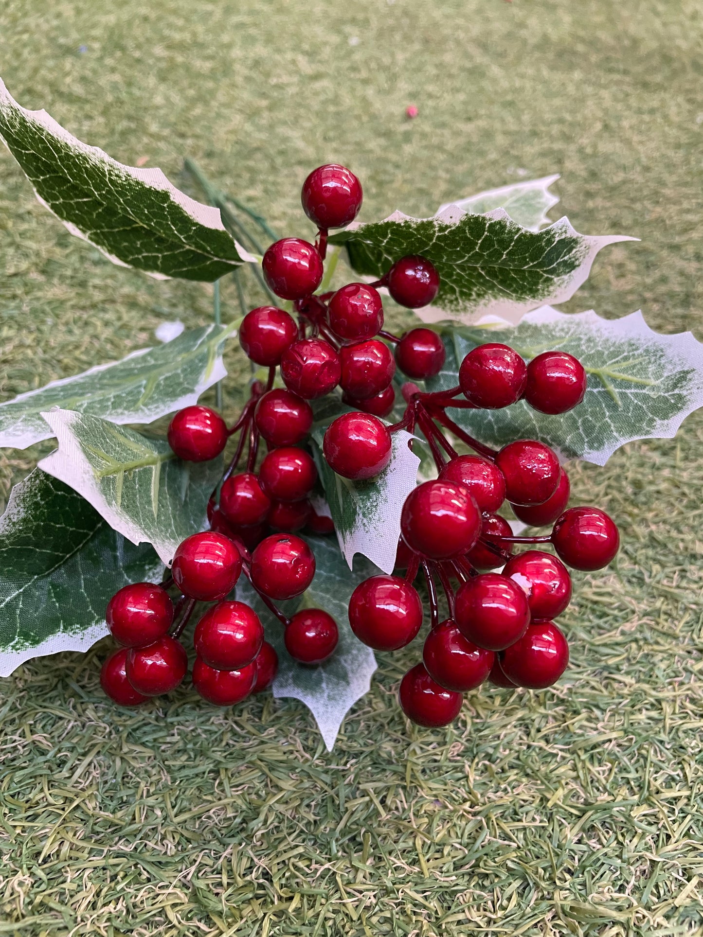 BUDGET CHRISTMAS BERRY BUNCH BURGUNDY