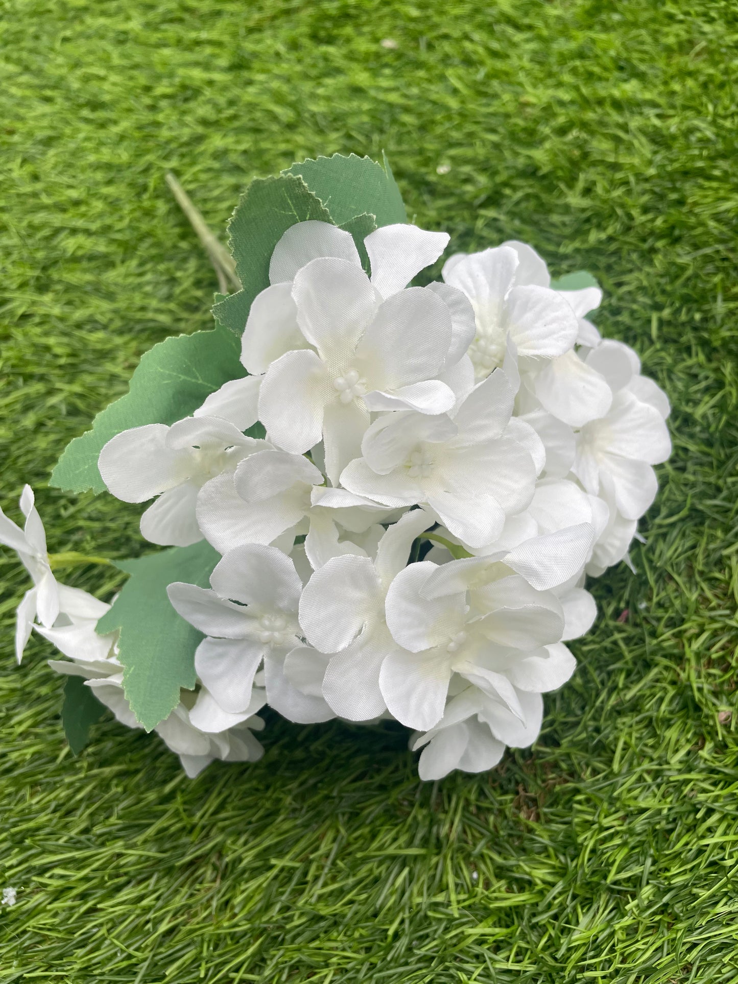 29cm SOFT HYDRANGEA IVORY