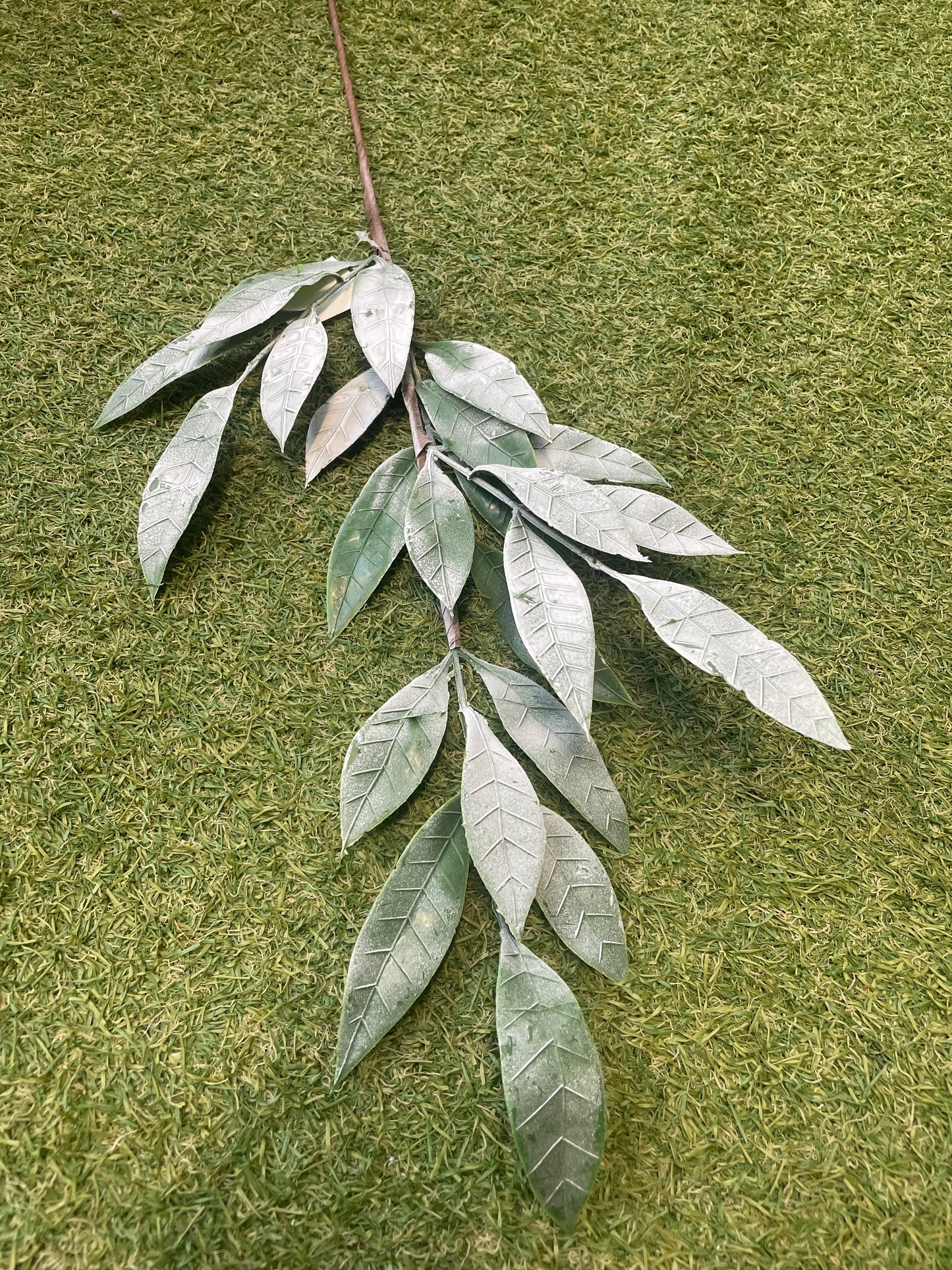 70CM FROSTED LAUREL LEAF SPRAY