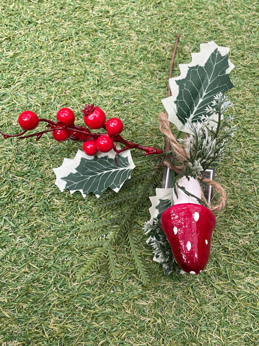 MUSHROOM ROSE HIP FOLIAGE PICK