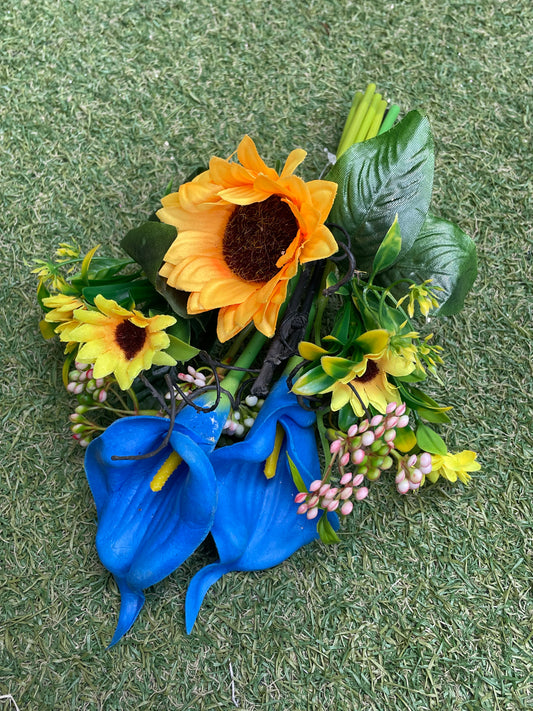 30cm BLUE CALLA LILY AND SUNFLOWER FOLIAGE BUNCH
