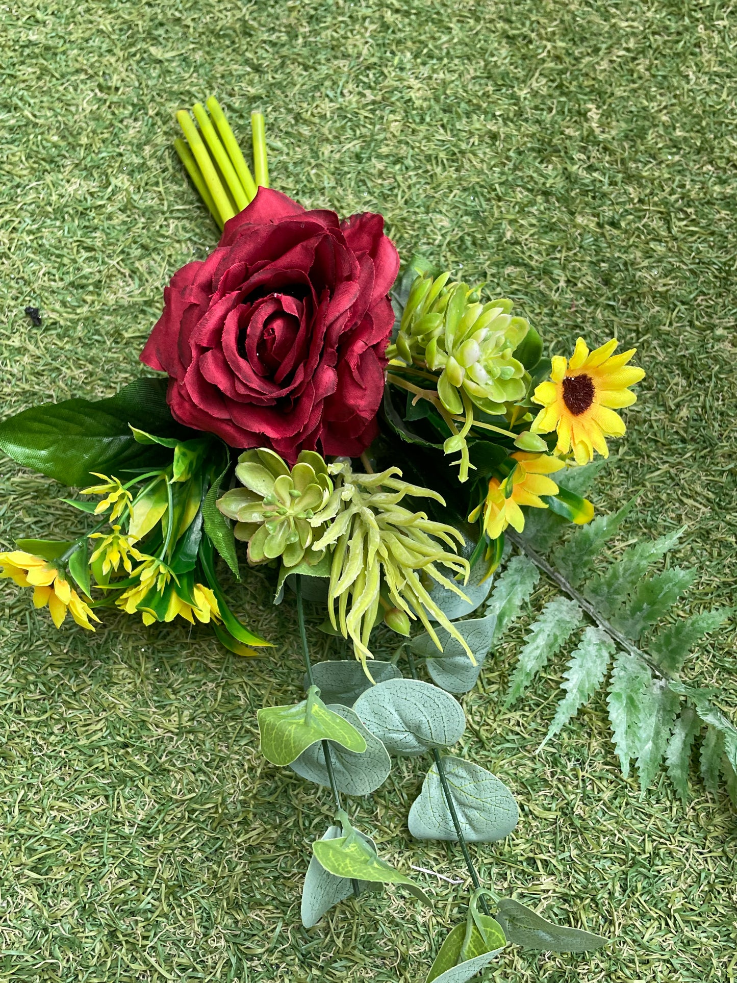 35cm BURGUNDY ROSE AND DAISY FOLIAGE BUNCH