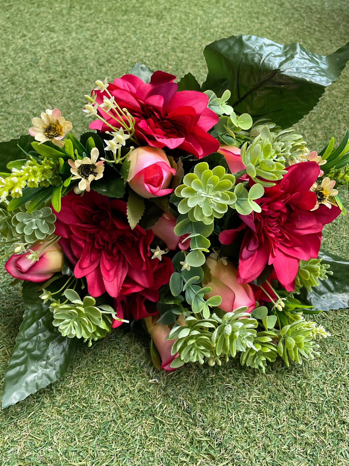 DAHLIA ROSE TIPPED EUCALYPTUS RED PINK