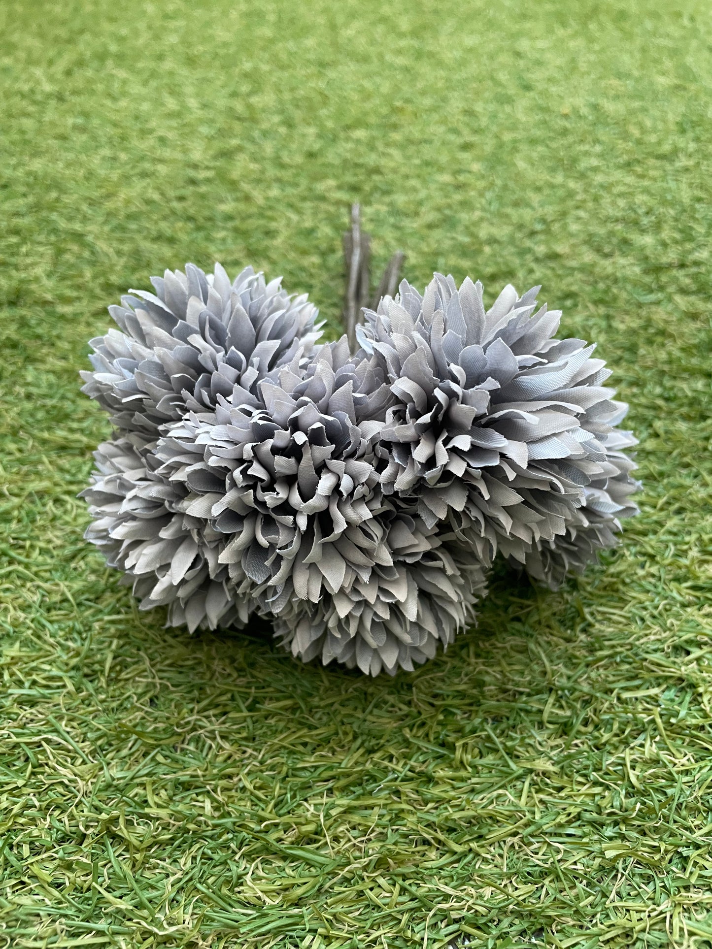 GREY POM POM BUNCH 6 HEAD