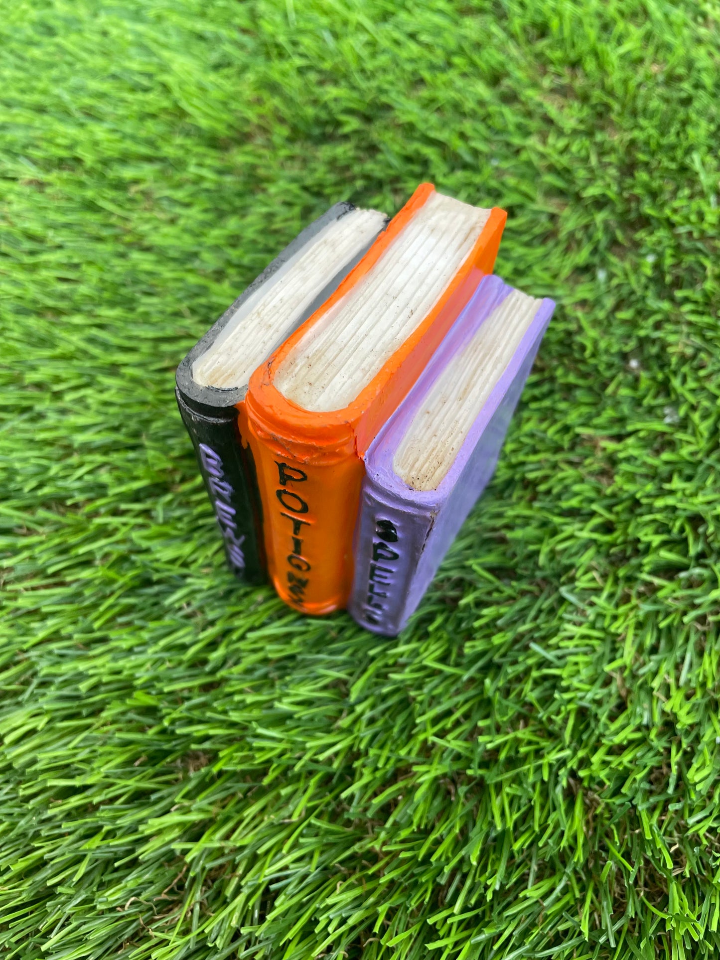 CERAMIC PLAIN TRIPLE STANDING HALLOWEEN BOOKS