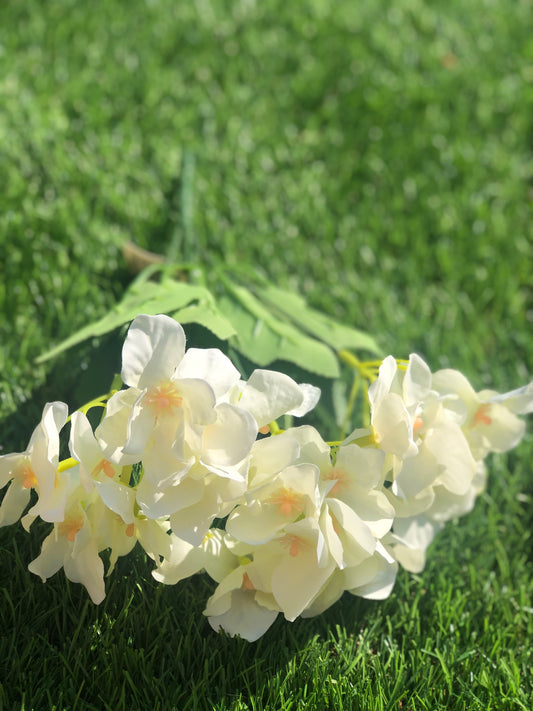 30cm MINI HYDRANGEA BUNCH IVORY