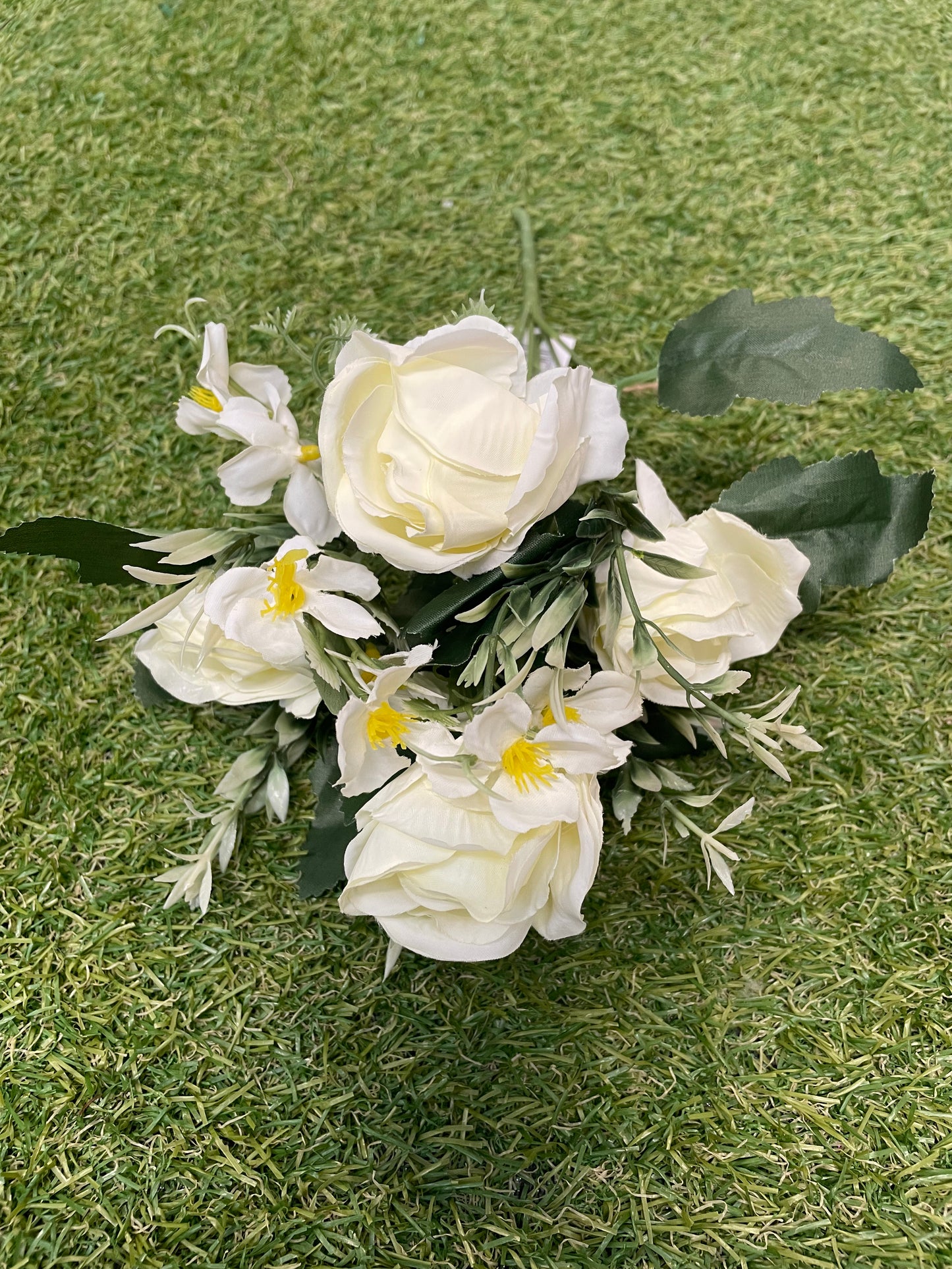 IVORY MINI ROSE BUNCH