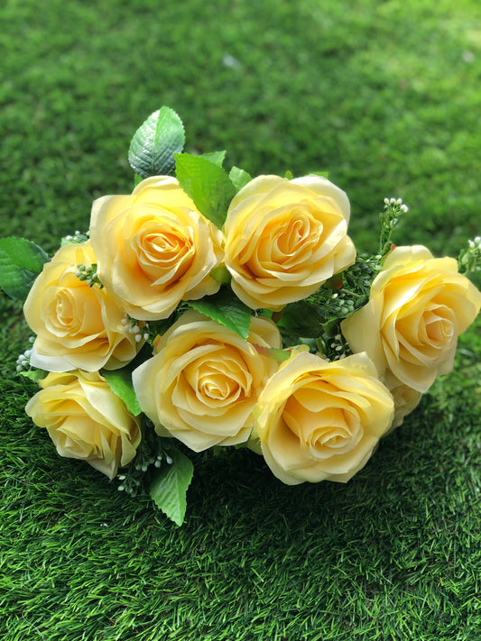 42cm 9 HEAD ROSE BUNCH WITH BERRY FOLIAGE LEMON