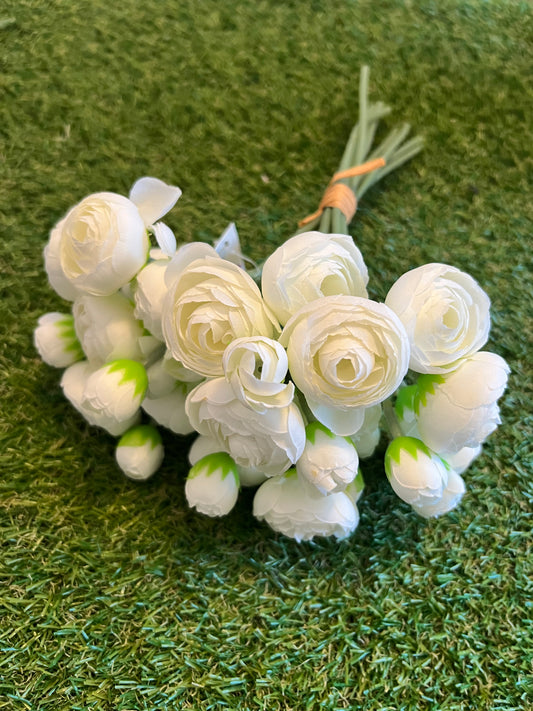 30cm IVORY MIXED SIZE RANUNCULUS BUNCH