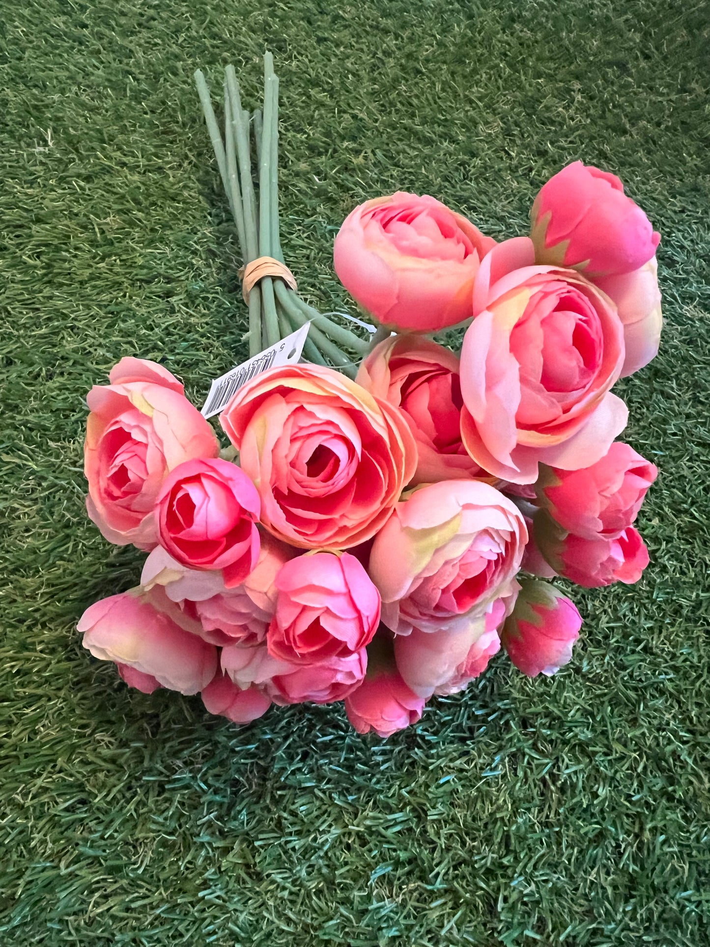 30cm PINK MIXED SIZE RANUNCULUS BUNCH