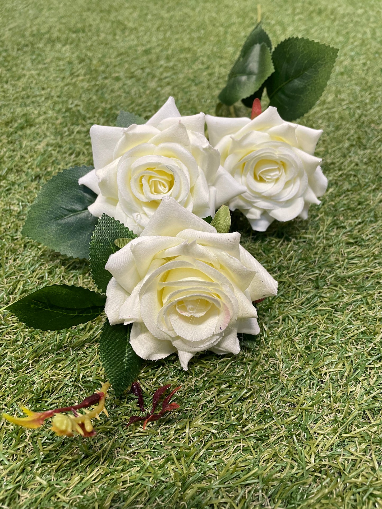 TRIPLE DIAMOND ROSE IVORY LONG STEM