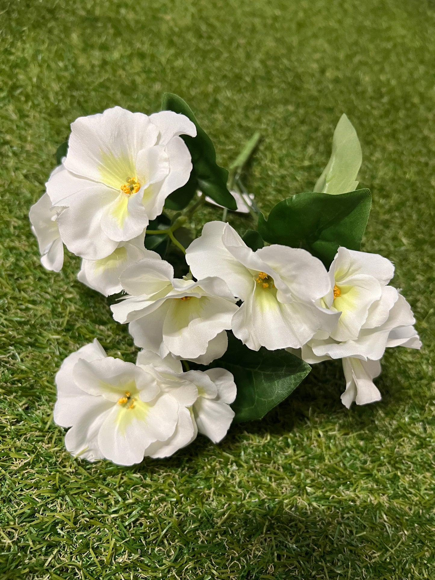 SILK PANSY BUNCH IVORY