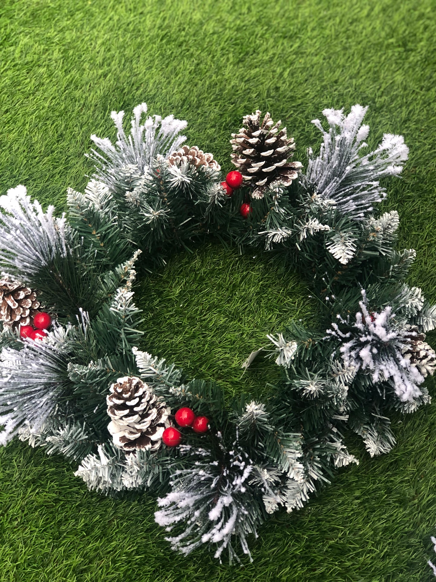 50cm DELUXE SNOW TIPPED WREATH PINE/BERRIES