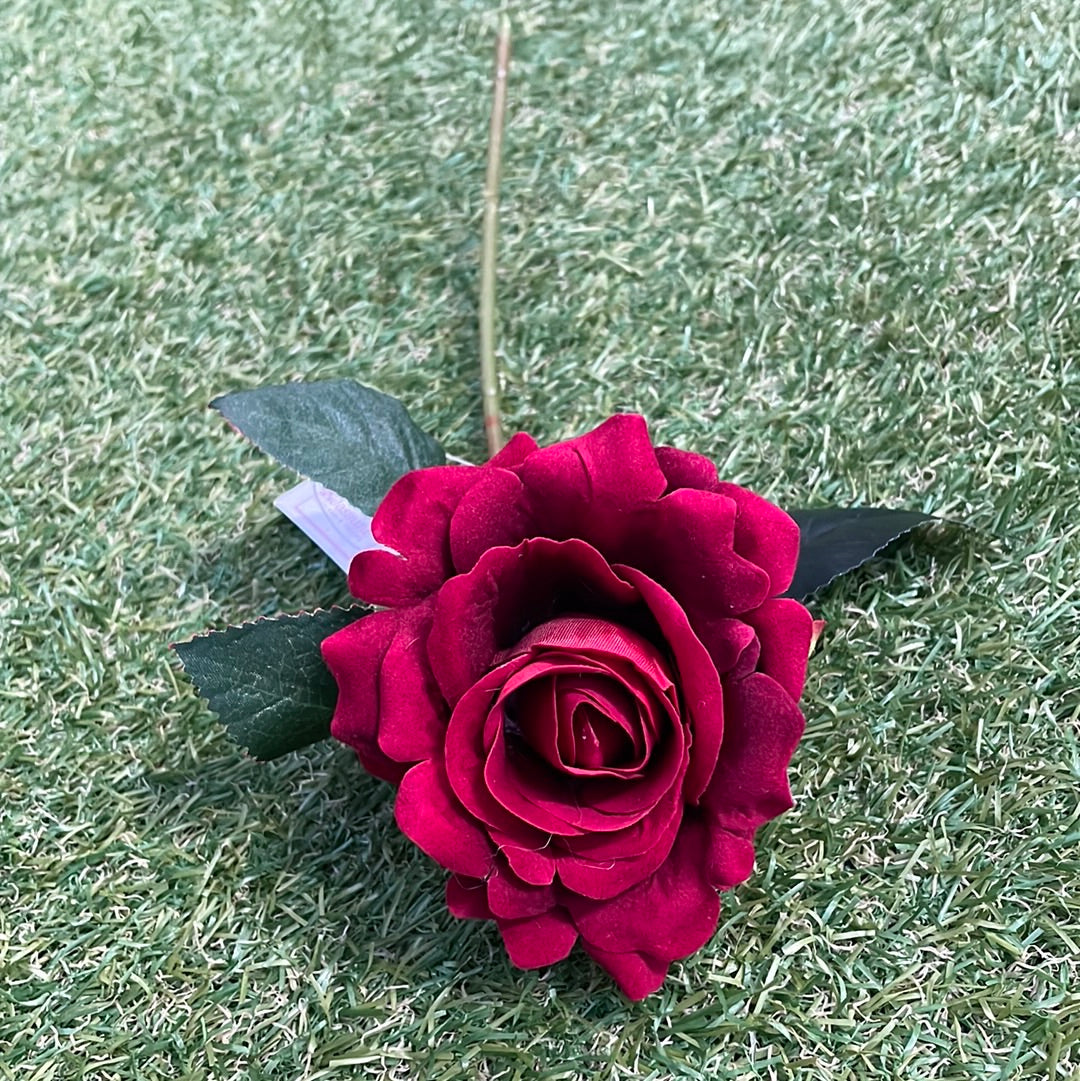 SINGLE DEEP RED VELVET ROSE SHORT STEM