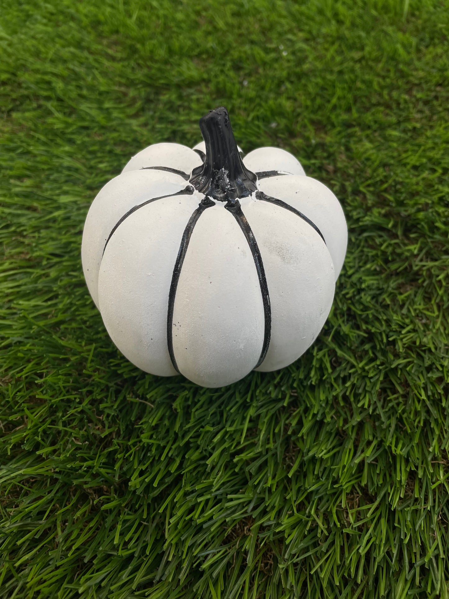 CERAMIC WHITE PUMPKIN BLACK STRIPE