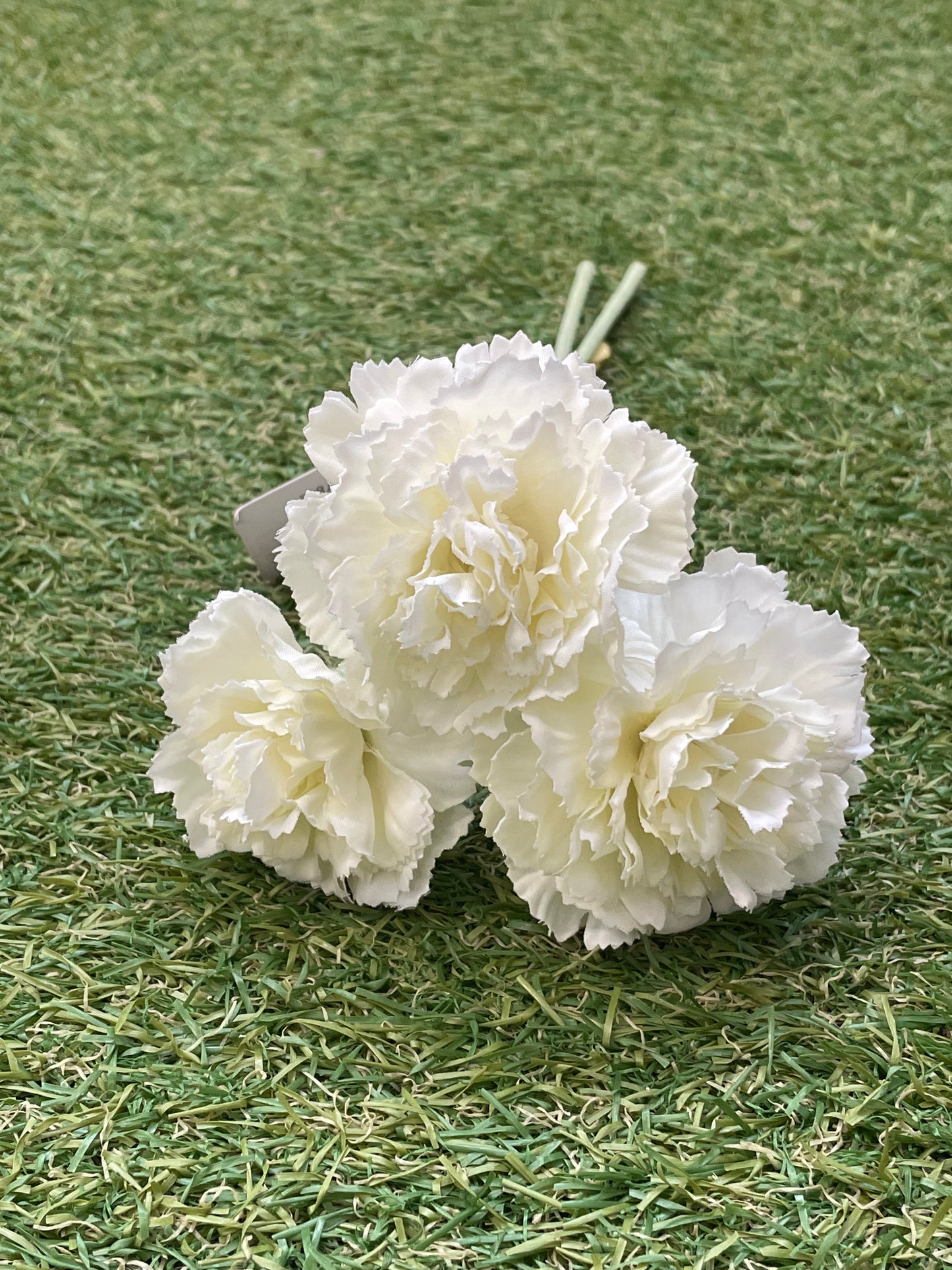 CARNATION BUNCH IVORY