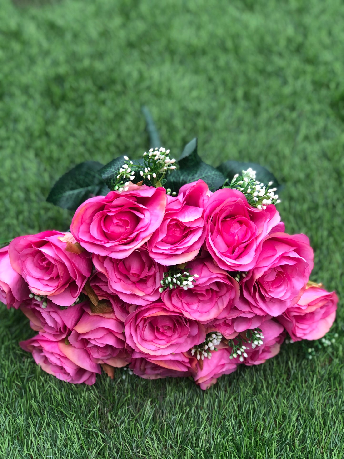 GIANT ROSEBUD BUNCH 18 heads HOT PINK