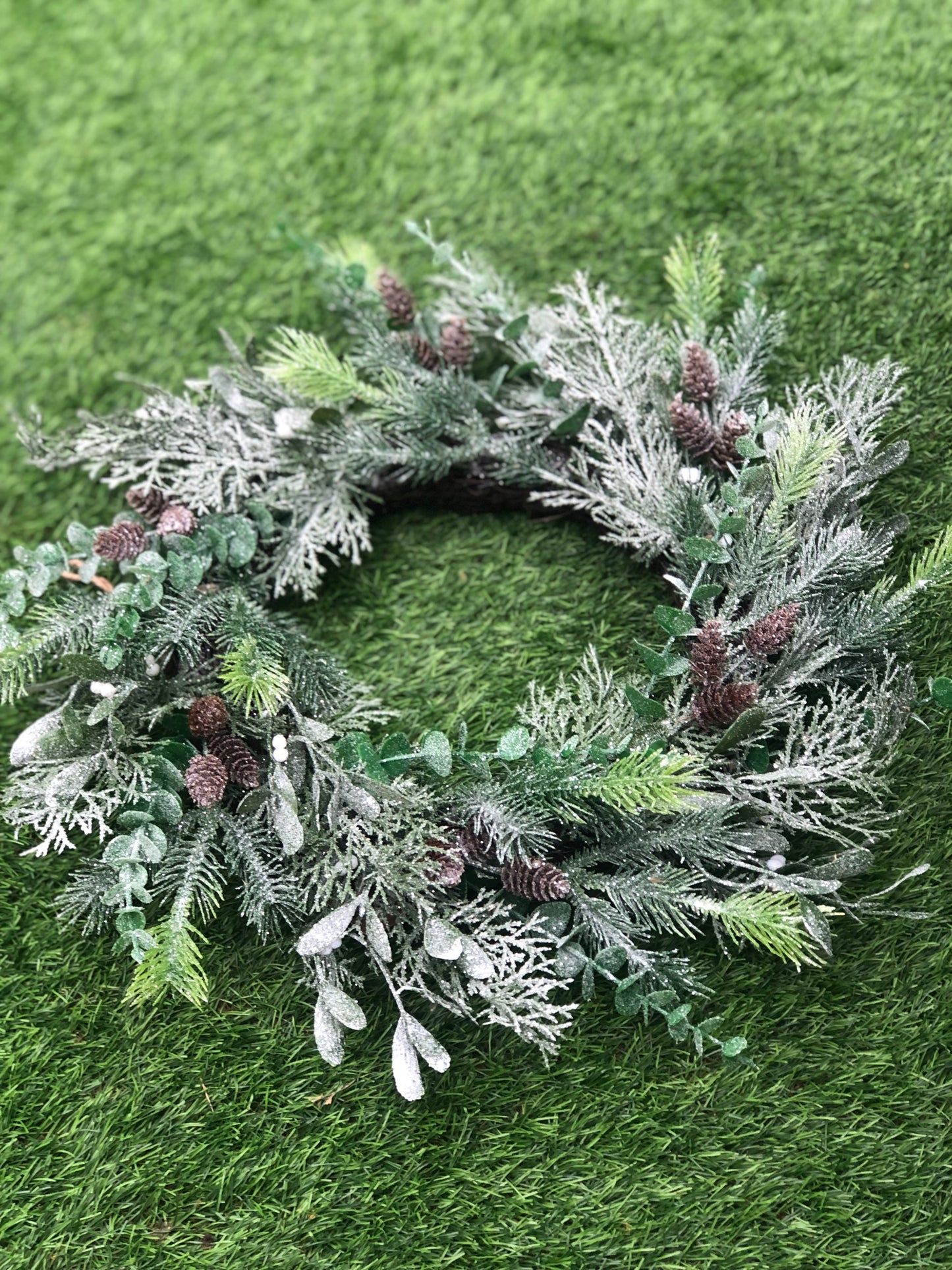 50cm PINE MISTLETOE DELUXE FROSTED WREATH