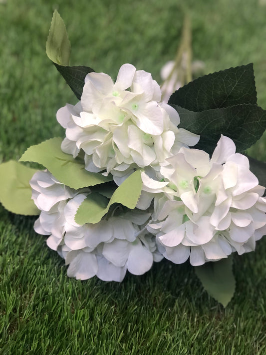 45cm 5 HEAD HYDRANGEA BUNCH IVORY