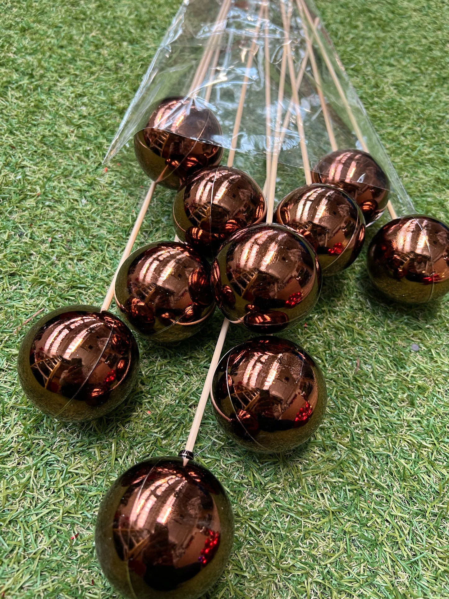 SINGLE LONG BAUBLE PICK METALLIC BRONZE