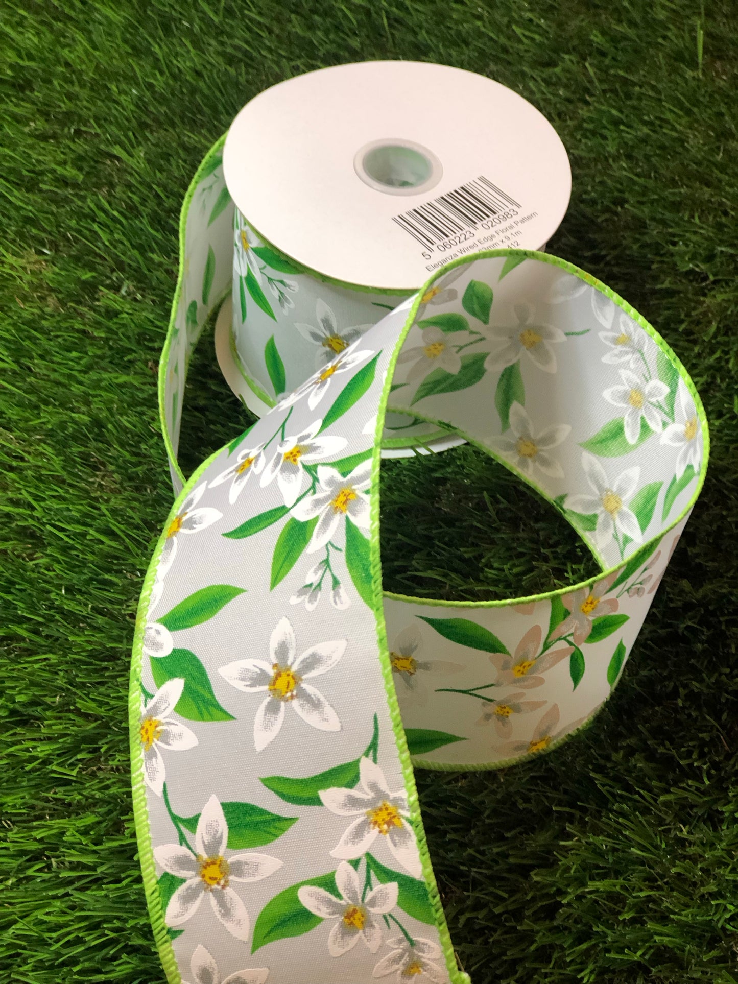 WHITE FLORAL PATTERN RIBBON WIRED 63mm x 9.1m