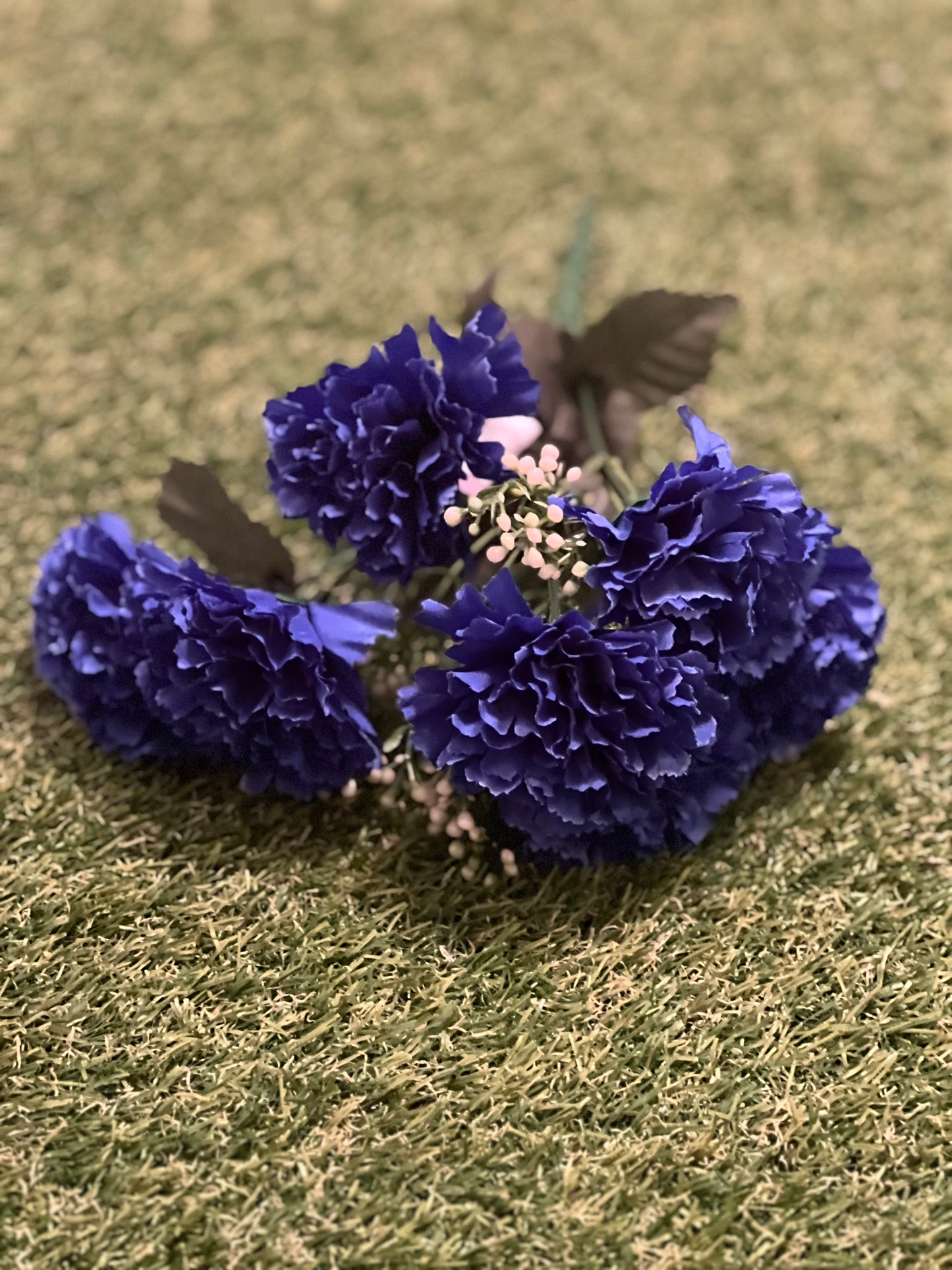 ROYAL BLUE 7 HEAD CARNATION BUNCH