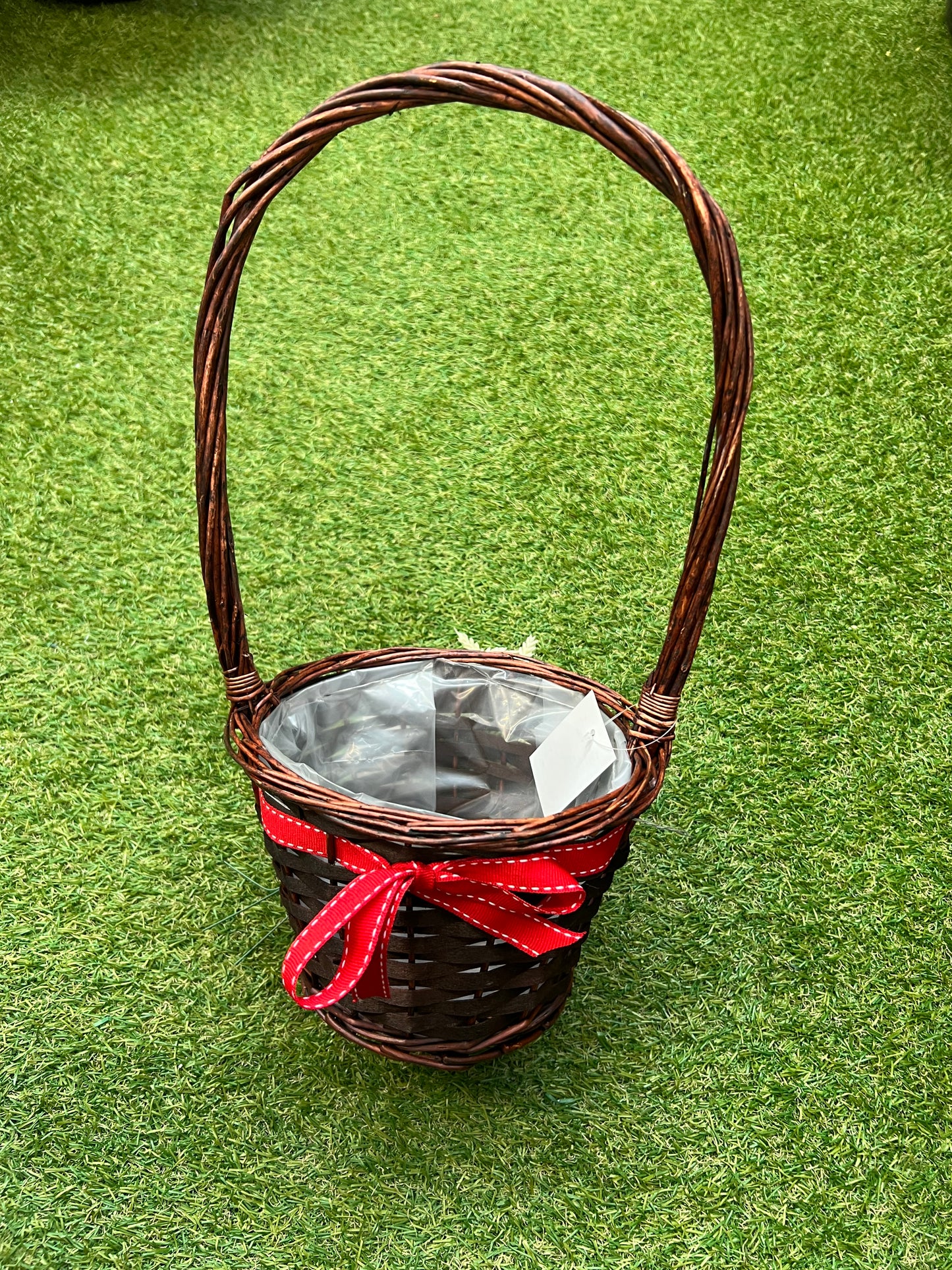 25cm BROWN RED ROUND RATTAN BASKET