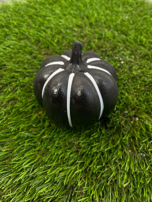 CERAMIC BLACK PUMPKIN WHITE STRIPE