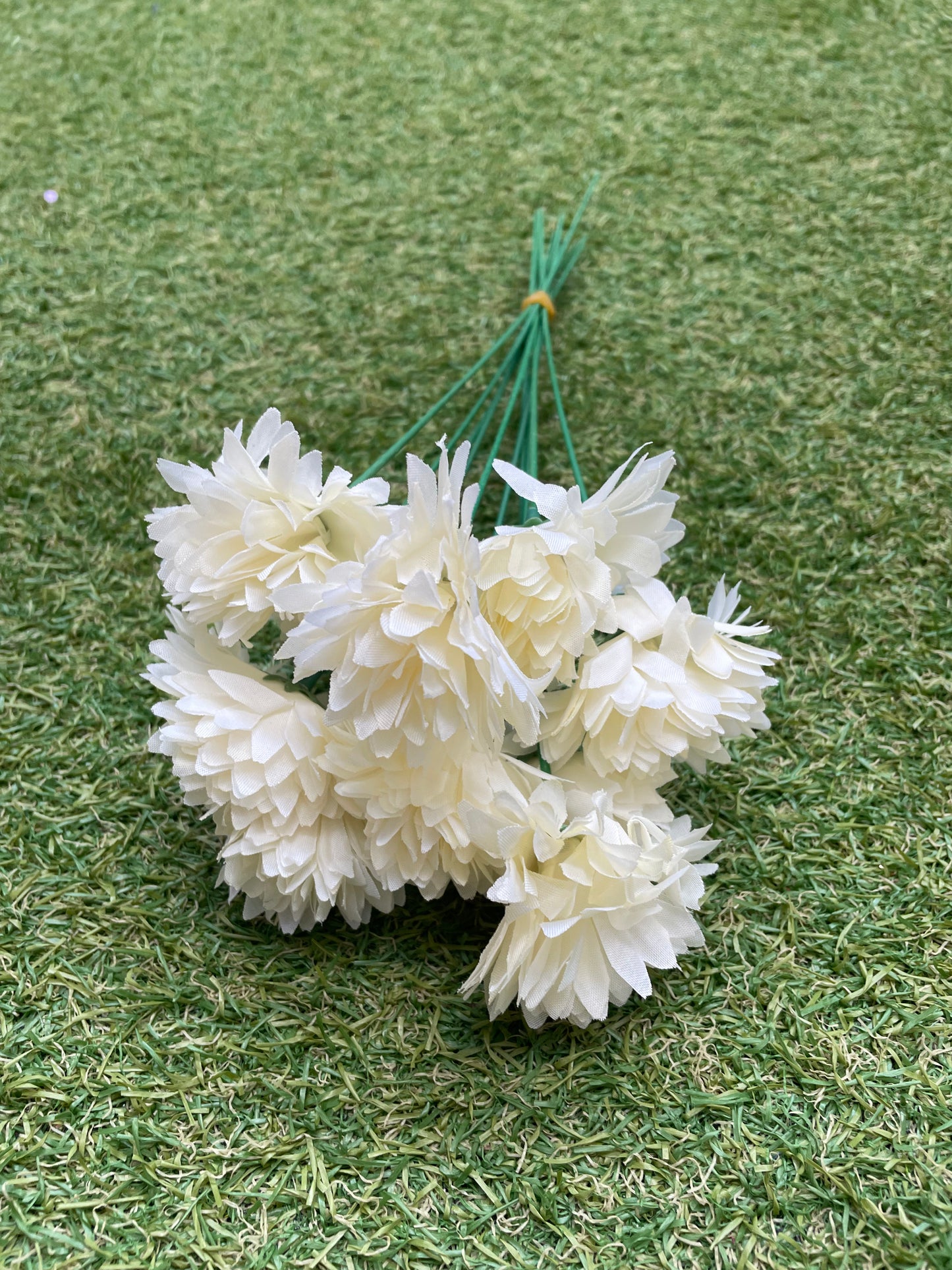 29cm IVORY CHRYSANTHEMUM X 10 SINGLE STEMS