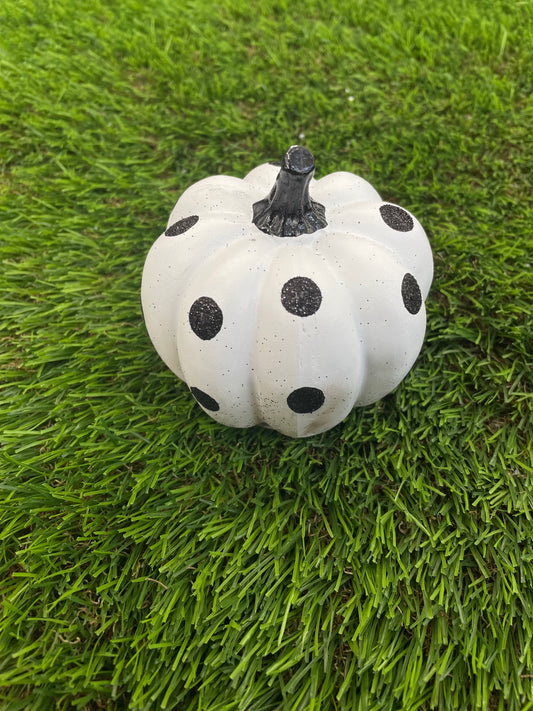 CERAMIC BLACK GLITTER SPOTS WHITE PUMPKIN