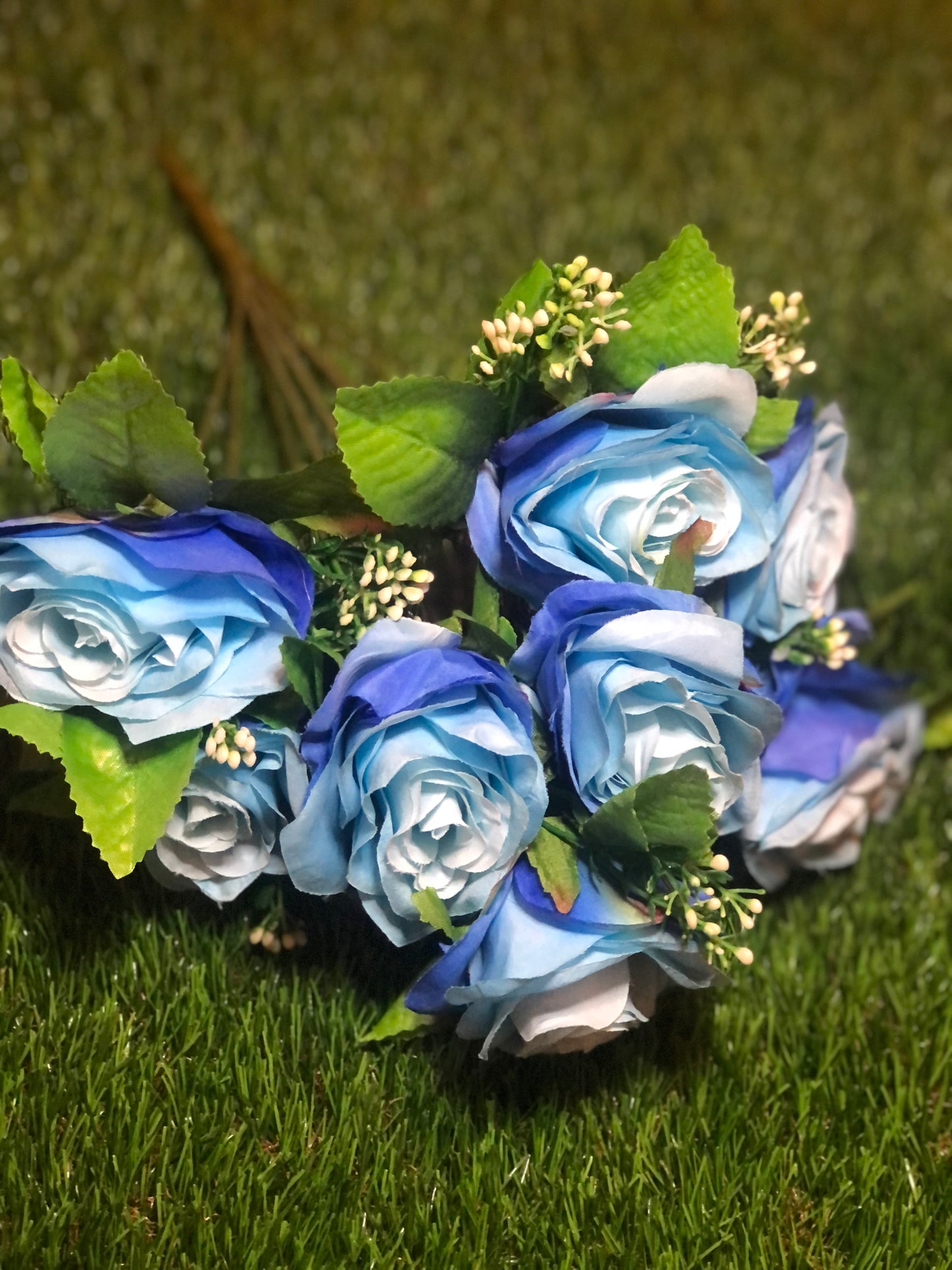 42cm 9 HEAD ROSE BUNCH WITH BERRY FOLIAGE TWO TONE BLUE