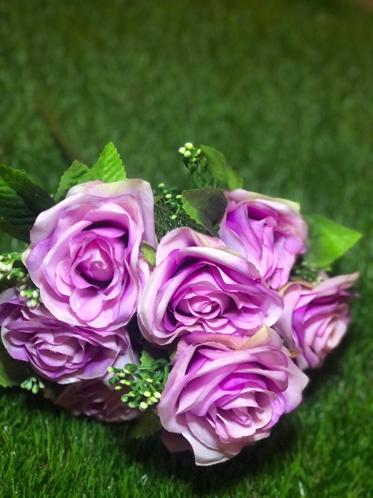 42cm 9 HEAD ROSE BUNCH WITH BERRY FOLIAGE LILAC