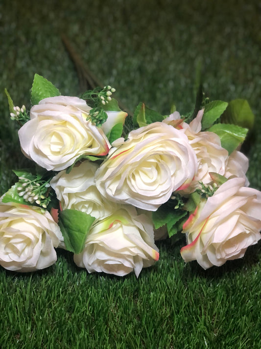 42cm 9 HEAD ROSE BUNCH WITH BERRY FOLIAGE IVORY