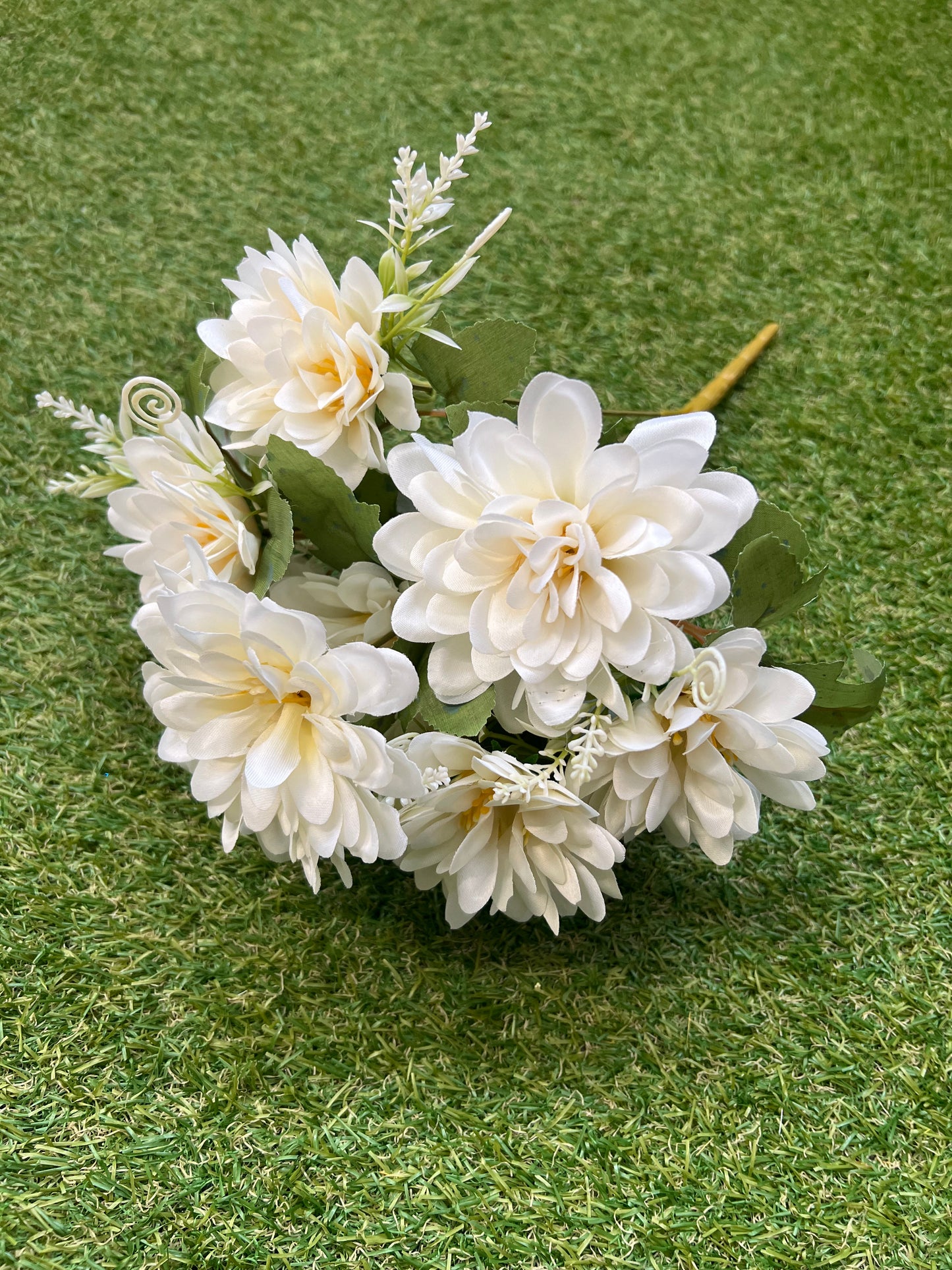 40cm DAHLIA BUSH IVORY